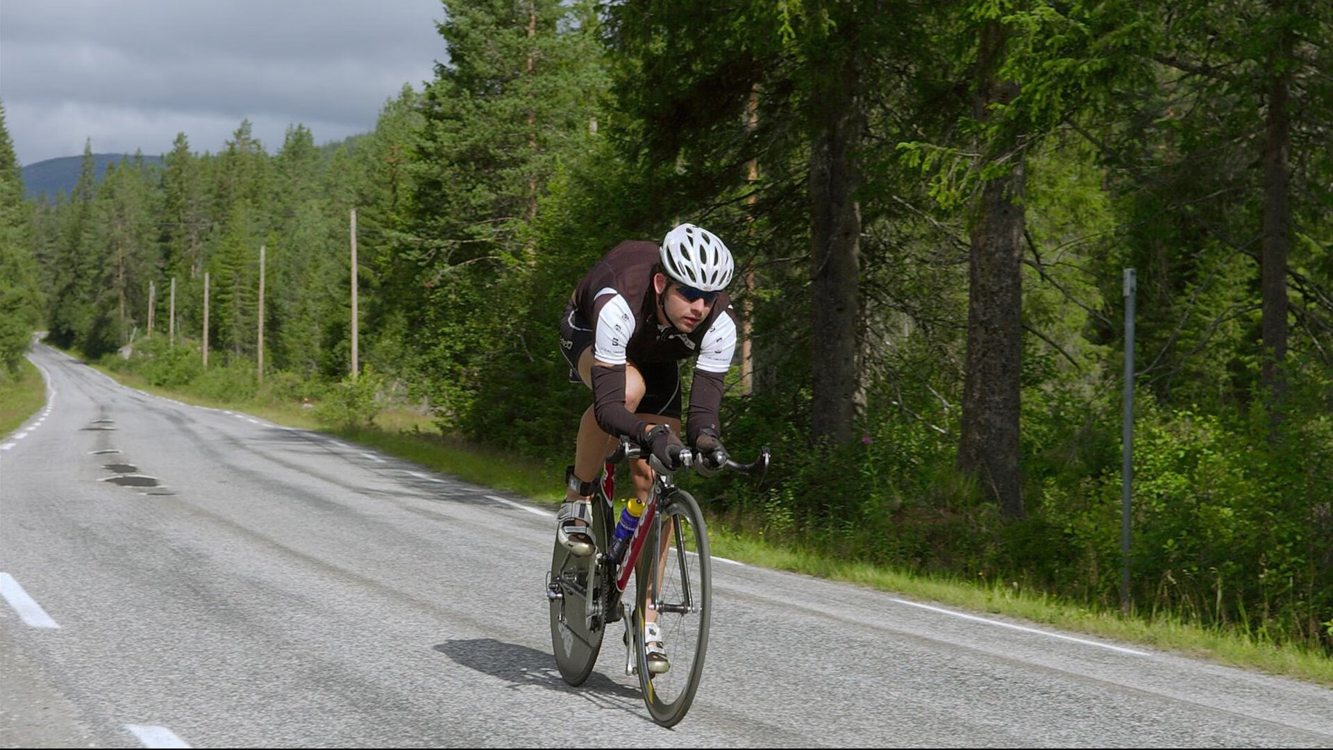 中国登山队在国际赛事中高歌猛进夺金牌，中国登山国家队